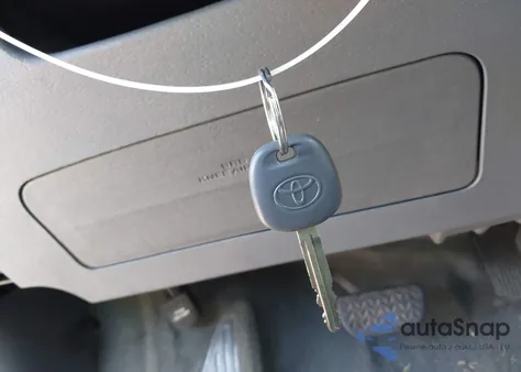 2016 Toyota Sienna Le 8 Passenger z USA, uszkodzony, nr VIN 5TDKK3DC5GS707921